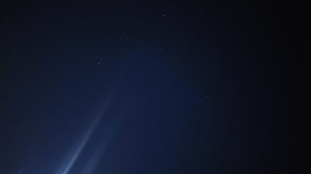 I saw Orion in the sky tonight. 🌠朝5時前に南西のベランダから真上付近にオリオン座が見えた